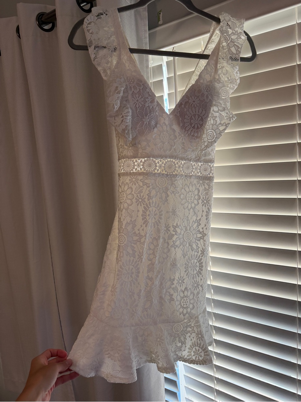 Selfie Leslie Lace V-Neck Floral Design Print Mini Dress in White